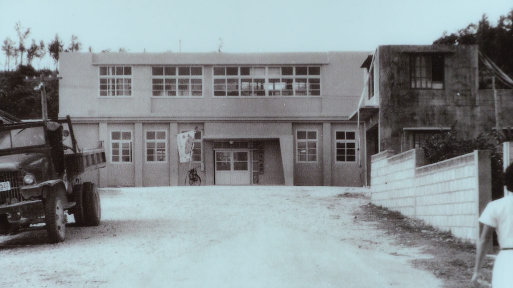 与那原コンクリート駅舎